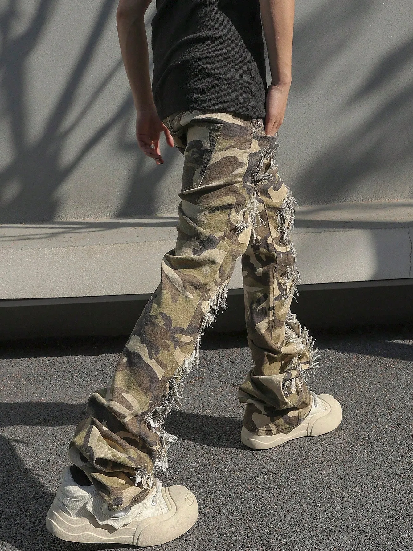 Men's Ripped Frayed Drip  Jeans